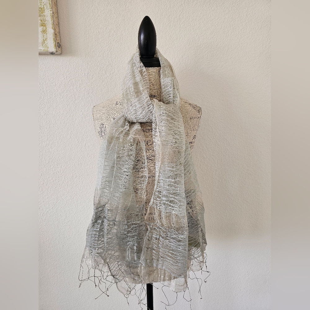 NWT Vivante by VSA Silk Blend Metallic Scarf Silver Grey Crinkle Sheer Wrap​